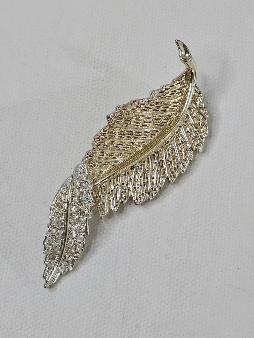 Sarah Coventry Fashion Leaf Brooch Twisted End Textured Clear Rhinestone Jewelry